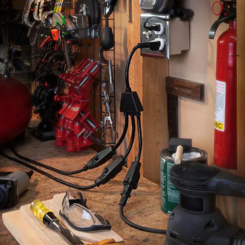 CyberPower 3-Outlet Extender - Picture 5 of 5